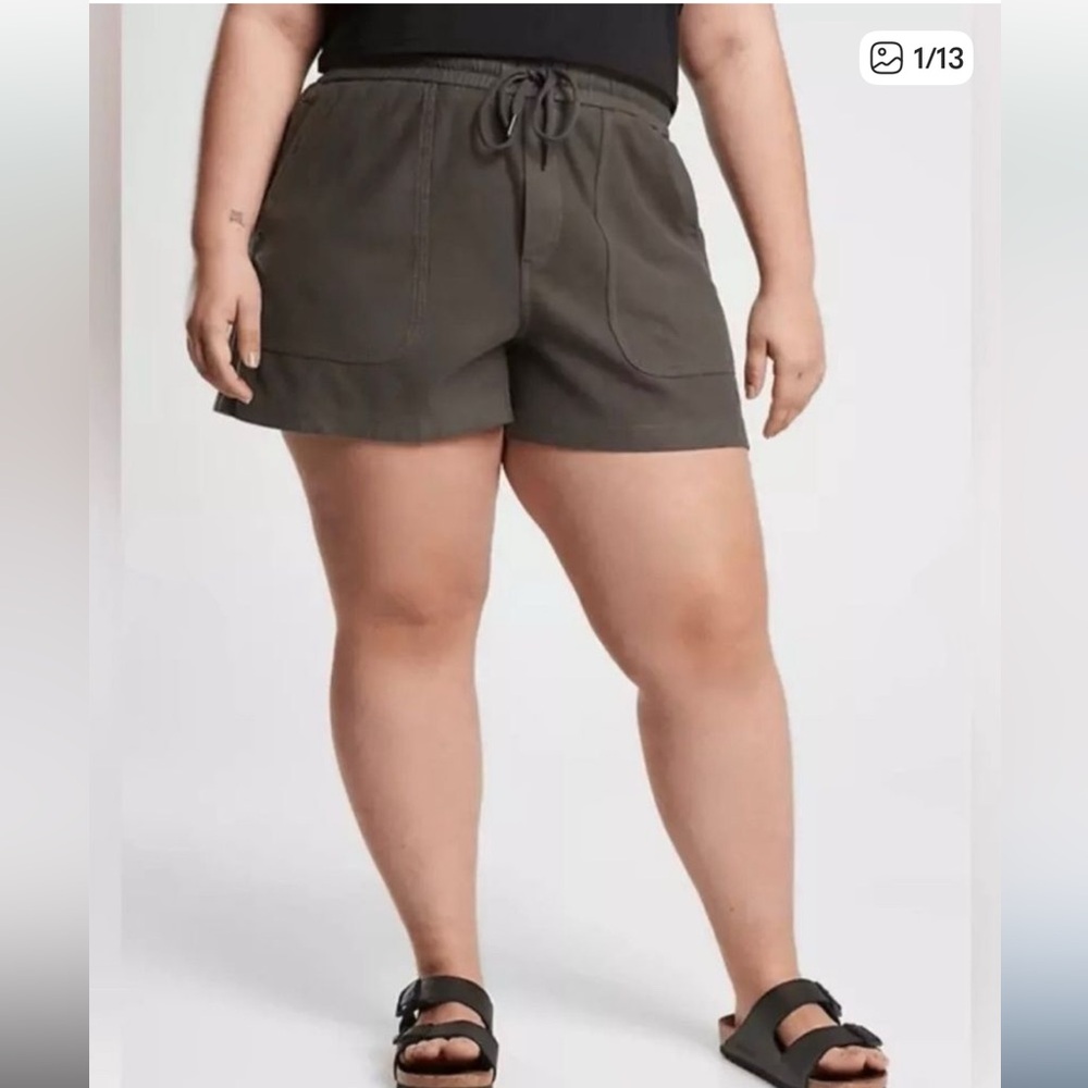 NWT Athleta Farallon‎ shorts 26